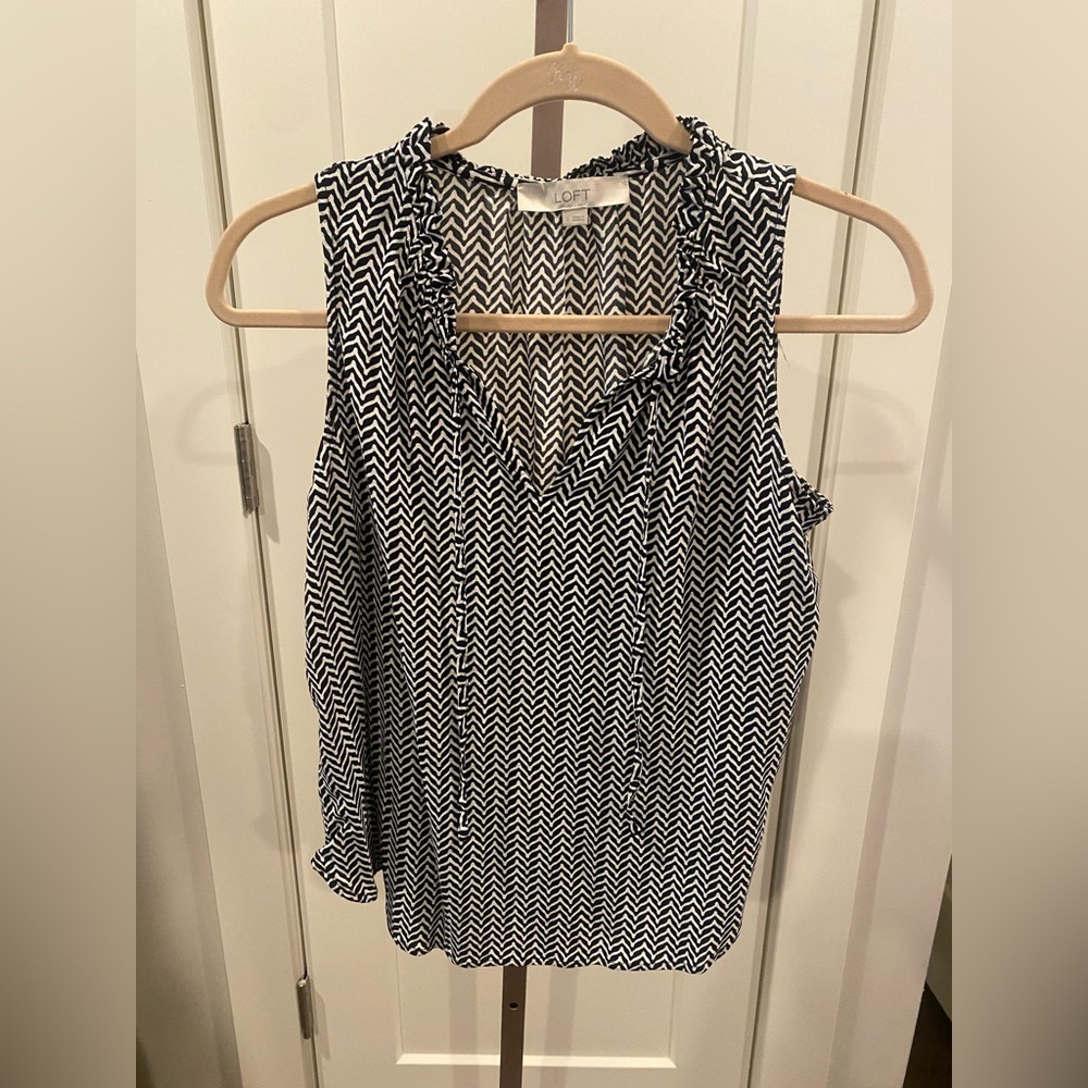 Excellent Condition LOFT Women's Black and White Chevron Sleeveless Shell Top